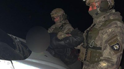 Поліція затримала підозрюваних у розбійному нападі на лісівника на Чернігівщині Поліція затримала підозрюваних у розбійному нападі на лісівника на Чернігівщині