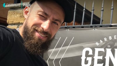 Волосся забивається у маски, в працівників – кріпатура. Як оговтується барбершоп у Рівному Волосся забивається у маски, в працівників – кріпатура. Як оговтується барбершоп у Рівному
