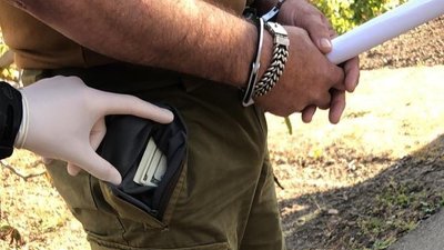 Співробітники СБУ затримали в Очакові рибінспектора при отриманні хабаря в $ 800 Співробітники СБУ затримали в Очакові рибінспектора при отриманні хабаря в $ 800