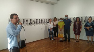 Чорно-біла мотивація: у Черкасах відкрили виставку зі світлинами воїнів-спортсменів