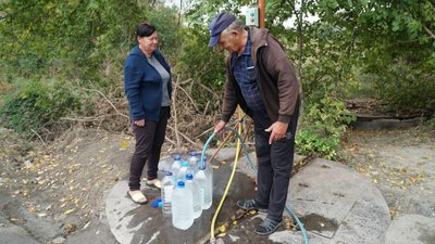 Бурять свердловини та будують водогін: як у Томаківці живуть без централізованого водопостачання Бурять свердловини та будують водогін: як у Томаківці живуть без централізованого водопостачання