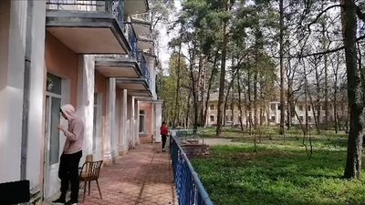 Правила обсервації: 113 людей, які прилетіли з ОАЕ до України, перебувають в санаторії на Київщині Правила обсервації: 113 людей, які прилетіли з ОАЕ до України, перебувають в санаторії на Київщині