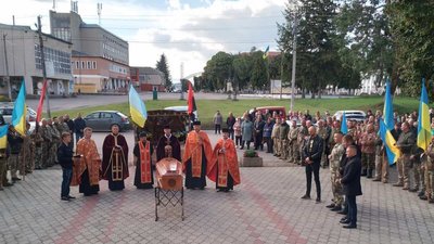 На Тернопільщині попрощалися із загиблими військовослужбовцями