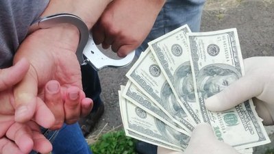 На Львівщині СБУ викрила керівника підрозділу Держприкордонслужби на вимаганні хабаря На Львівщині СБУ викрила керівника підрозділу Держприкордонслужби на вимаганні хабаря