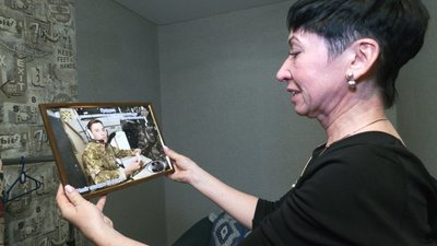 "Тепер обіймаю тільки його форму": як живуть родичі загиблих в авіатрощі АН-26 "Тепер обіймаю тільки його форму": як живуть родичі загиблих в авіатрощі АН-26