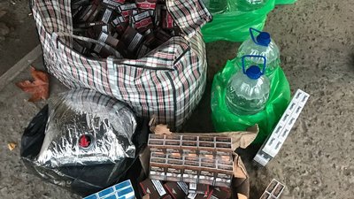 На Херсонщині з незаконного продажу вилучили понад 500 літрів алкоголю та 14 тис пачок цигарок