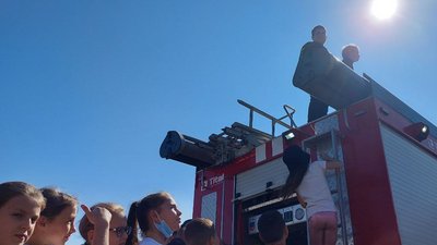 У Черкасах медики екстренки, поліцейські та ДСНСники провели навчання для школярів У Черкасах медики екстренки, поліцейські та ДСНСники провели навчання для школярів