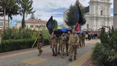 У Луцьку попрощалися з полеглими воїнами Олексієм Масуровим і Богданом Ніколайчуком У Луцьку попрощалися з полеглими воїнами Олексієм Масуровим і Богданом Ніколайчуком