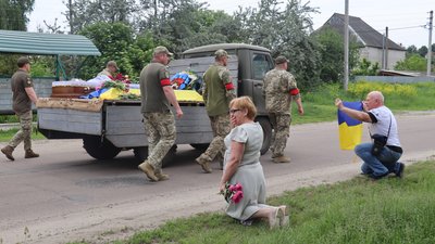 У Тростянці на Сумщині провели в останню путь Олександра Рибальченка "Тигра"