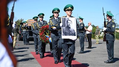 Прах лідера ОУН Євгена Коновальця привезли в Україну через пункт пропуску «Ужгород»