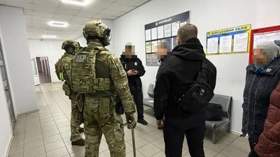 На Київщині затримали правоохоронця за підозрою у "кришуванні" наркобізнесу