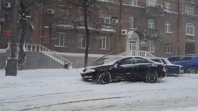 "Випала добова норма опадів". Яка ситуація на дорогах Донеччини