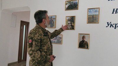 "Це війна батьків, а не дітей": тернополянин змінив кабінет головного лікаря на окопи "Це війна батьків, а не дітей": тернополянин змінив кабінет головного лікаря на окопи