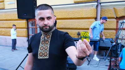Від студентських акцій до мільйонних зборів: як Дмитро Павлюк з командою допомагають армії Від студентських акцій до мільйонних зборів: як Дмитро Павлюк з командою допомагають армії