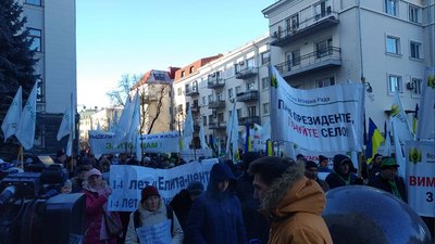 Поліція чергує у посиленому режимі через акції проти ринку землі Поліція чергує у посиленому режимі через акції проти ринку землі