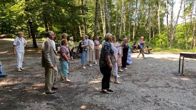У Тернополі пенсіонери танцювали у ретро стилі У Тернополі пенсіонери танцювали у ретро стилі