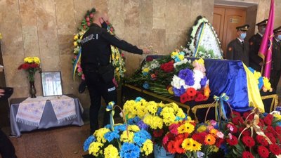 На Рівненщині прощаються із бійцем, який загинув у пожежі в зоні ООС На Рівненщині прощаються із бійцем, який загинув у пожежі в зоні ООС