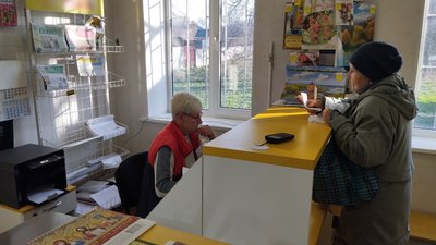 На Полтавщині пенсіонери можуть отримати ще по 5 LED-ламп у відділеннях Укрпошти На Полтавщині пенсіонери можуть отримати ще по 5 LED-ламп у відділеннях Укрпошти