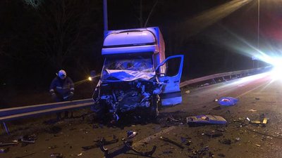 Вантажівка та легковик: на Рівненщині у ДТП постраждали троє Вантажівка та легковик: на Рівненщині у ДТП постраждали троє