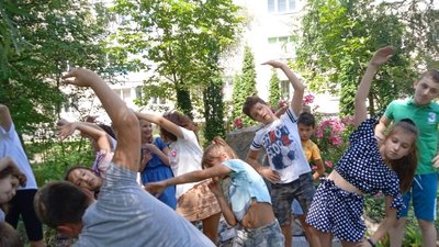 У Тернополі діє англомовний табір для переселенців та дітей військових У Тернополі діє англомовний табір для переселенців та дітей військових