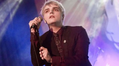 Вокаліст американського рок-гурту My Chemical Romance — Джерард Вей Вокаліст американського рок-гурту My Chemical Romance — Джерард Вей
