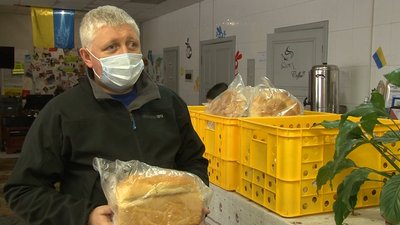 У черкаському Центрі гостинності роздали 500 буханок хліба внутрішньо переміщеним особам У черкаському Центрі гостинності роздали 500 буханок хліба внутрішньо переміщеним особам