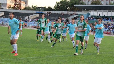 У Херсоні футбольний матч між командами "Кристал" та "Суми" закінчився нічиєю У Херсоні футбольний матч між командами "Кристал" та "Суми" закінчився нічиєю
