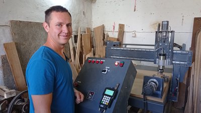 На Полтавщині родина Одиниць виготовляє дерев’яні картини та приклади до рушниць На Полтавщині родина Одиниць виготовляє дерев’яні картини та приклади до рушниць