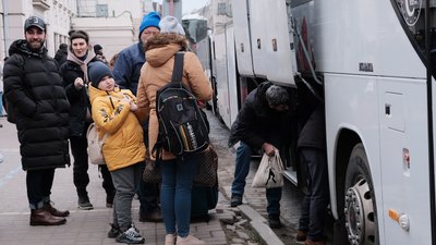 У Чернівцях на вокзалі іноземні автобуси забирають своїх громадян — міський голова У Чернівцях на вокзалі іноземні автобуси забирають своїх громадян — міський голова