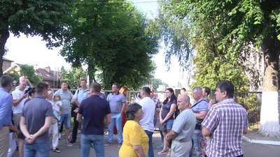 У Житомирі жителі вулиці Героїв Пожежних протестували проти будівництва нової тролейбусної лінії У Житомирі жителі вулиці Героїв Пожежних протестували проти будівництва нової тролейбусної лінії