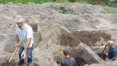 Живі історії, розказані скелетами давніх черкасців: археологи досліджують давній цвинтар на Подолі Живі історії, розказані скелетами давніх черкасців: археологи досліджують давній цвинтар на Подолі
