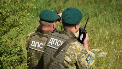 Поблизу кордону з Угорщиною прикордонники затримали чотирьох закарпатців