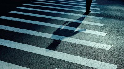 Маршрутка №30 збив жінку на пішохідному переході у Чернігові