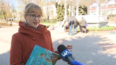 "Здавалося, що під кожною обкладинкою окремий світ" - сумська письменниця про любов до книг
