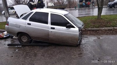 У Сумах зіткнулися маршрутка та легковик У Сумах зіткнулися маршрутка та легковик