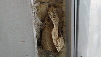 Газету 100-річної давнини знайшли у стіні херсонського музею Газету 100-річної давнини знайшли у стіні херсонського музею