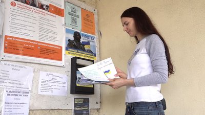 Оберіг для ЗСУ: у Черкасах волонтери збирають малюнки для військових