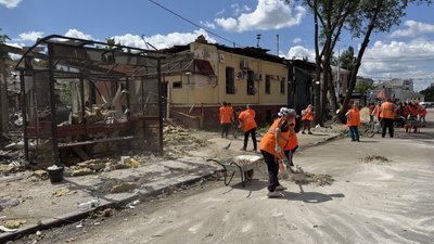 Комунальники усувають наслідки прильоту