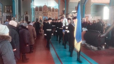 На Ніжинщині попрощалися з батьком п'ятьох дітей, який загинув на Луганщині На Ніжинщині попрощалися з батьком п'ятьох дітей, який загинув на Луганщині