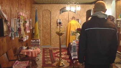 Проводять службу у колишній колгоспній їдальні: у селі на Вінниччині вірян ПЦУ не пускають до храму Проводять службу у колишній колгоспній їдальні: у селі на Вінниччині вірян ПЦУ не пускають до храму