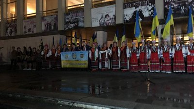 "Схід і захід разом!". Закарпатський народний хор зустрів сонце "Молитвою за Україну" "Схід і захід разом!". Закарпатський народний хор зустрів сонце "Молитвою за Україну"