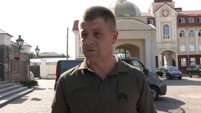 "Краще загинути стоячи, ніж жити на колінах": у Луцьку попрощалися з бійцем Дмитром Раєнковим "Краще загинути стоячи, ніж жити на колінах": у Луцьку попрощалися з бійцем Дмитром Раєнковим