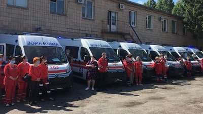 Черкаські медики отримали 22 нових машини "швидкої"