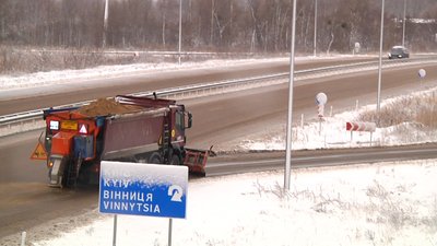 Дороги Житомирщини розчищає 80 снігоочисних машин Дороги Житомирщини розчищає 80 снігоочисних машин