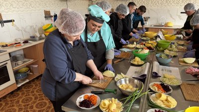 Трактористи та кухарі: як на Миколаївщині жителі прифронтових громад здобувають нові спеціальності Трактористи та кухарі: як на Миколаївщині жителі прифронтових громад здобувають нові спеціальності