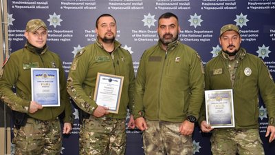 За розмінування та зачистки на деокупованих територіях: черкаські вибухотехніки отримали нагороди