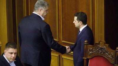 Зеленський у Раді говорив із Порошенком і ходив у залу вгамовувати нардепа
