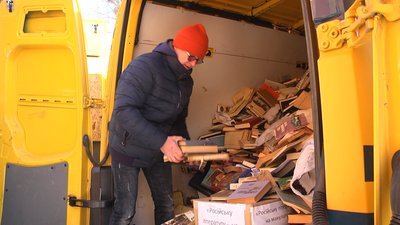 Щотижня волонтери наповнюють бус російськими книгами Щотижня волонтери наповнюють бус російськими книгами