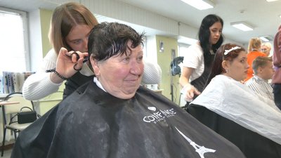 "Набивають руку": як у Черкасах працює навчальна перукарня