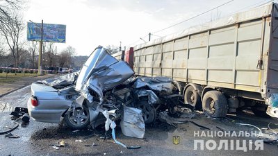 На Одещині легковик зіткнувся з вантажівкою: є загиблі та травмовані На Одещині легковик зіткнувся з вантажівкою: є загиблі та травмовані